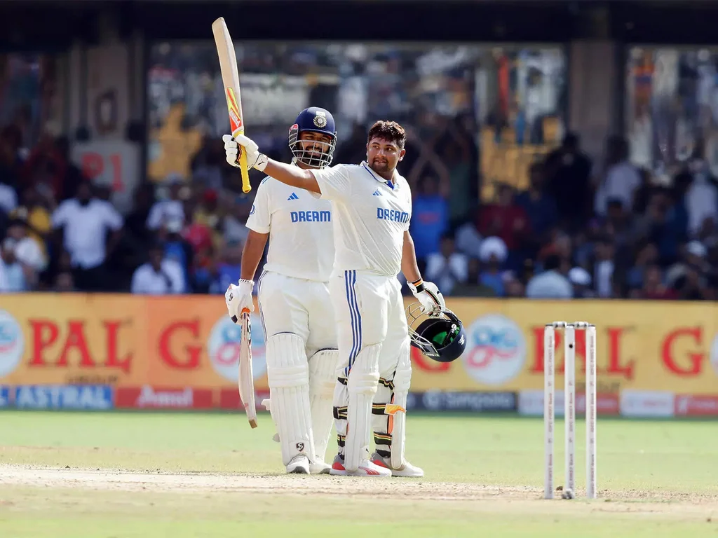 പുറത്താക്കിയ ഗംഭീറിനോട് ഇതൊരു സ്‌റ്റേറ്റ്‌മെന്റാണ്, വെടിക്കെട്ട് ഇരട്ട സെഞ്ച്വറി, സര്‍ഫറാസ് ഗര്‍ജിക്കുന്നു