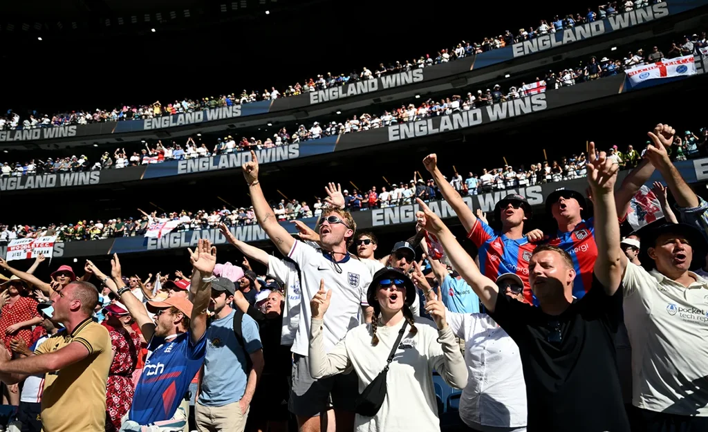 മെൽബണിൽ ഇംഗ്ലണ്ടിന്റെ ചരിത്ര വിജയം!